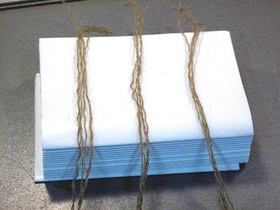 Katernen voor het naaien op uitgevlast touw