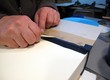 De leren binnenkneep aanbrengen